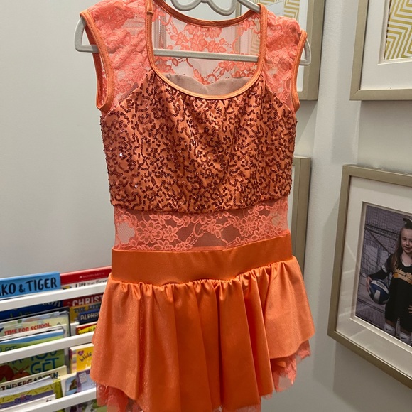 Dance costume - Picture 2 of 5